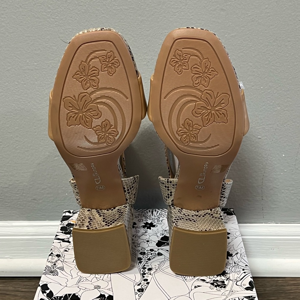 *SALE* *NEW* Chinese Laundry Beach Side Block Heel Sandal - Picture 5 of 6
